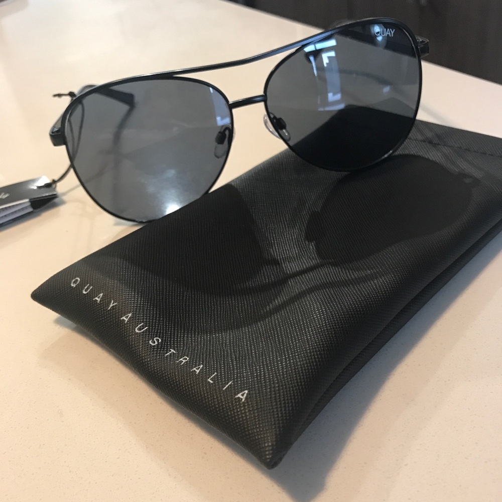 NWT Quay Australia black aviators  🕶